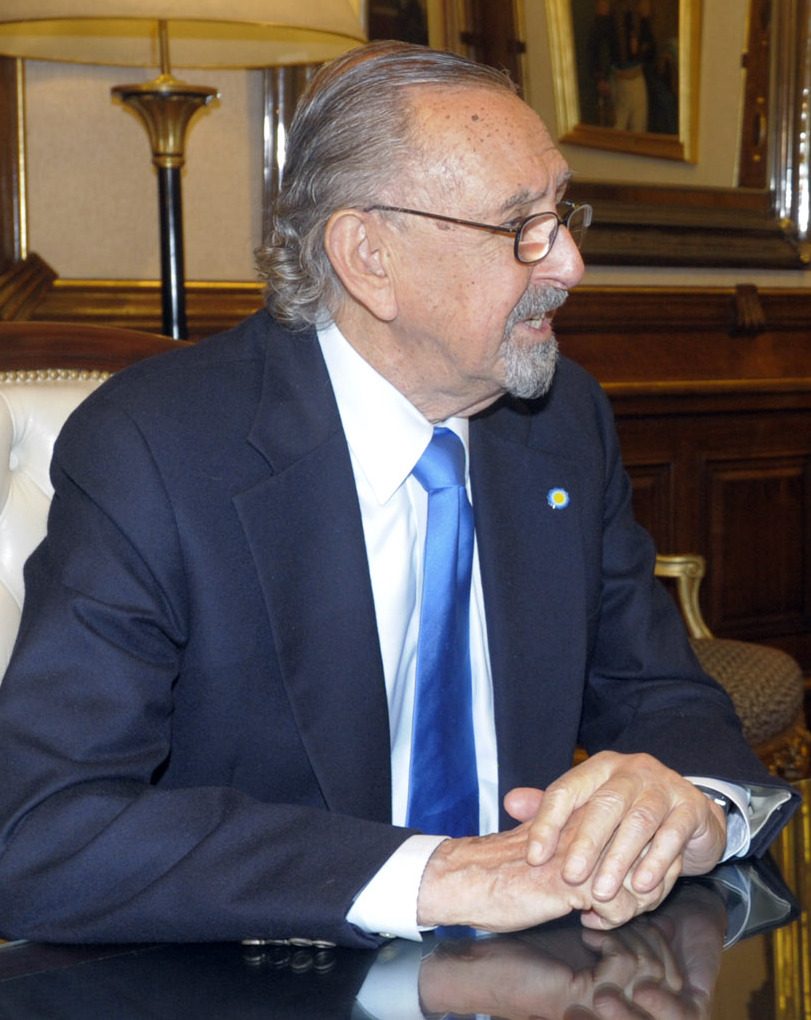 Portrait photograph of architect César Pelli